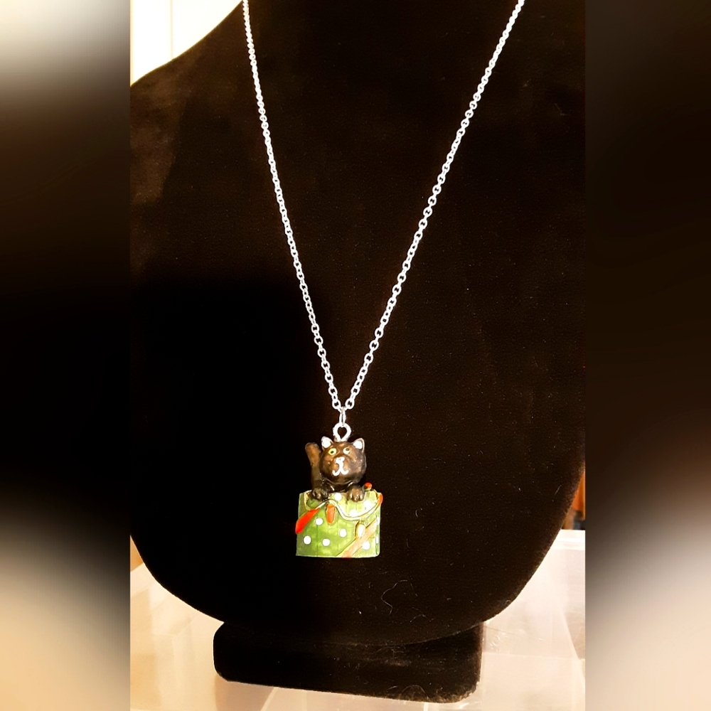 Hand Crafted Christmas Cat  Necklace Green Black